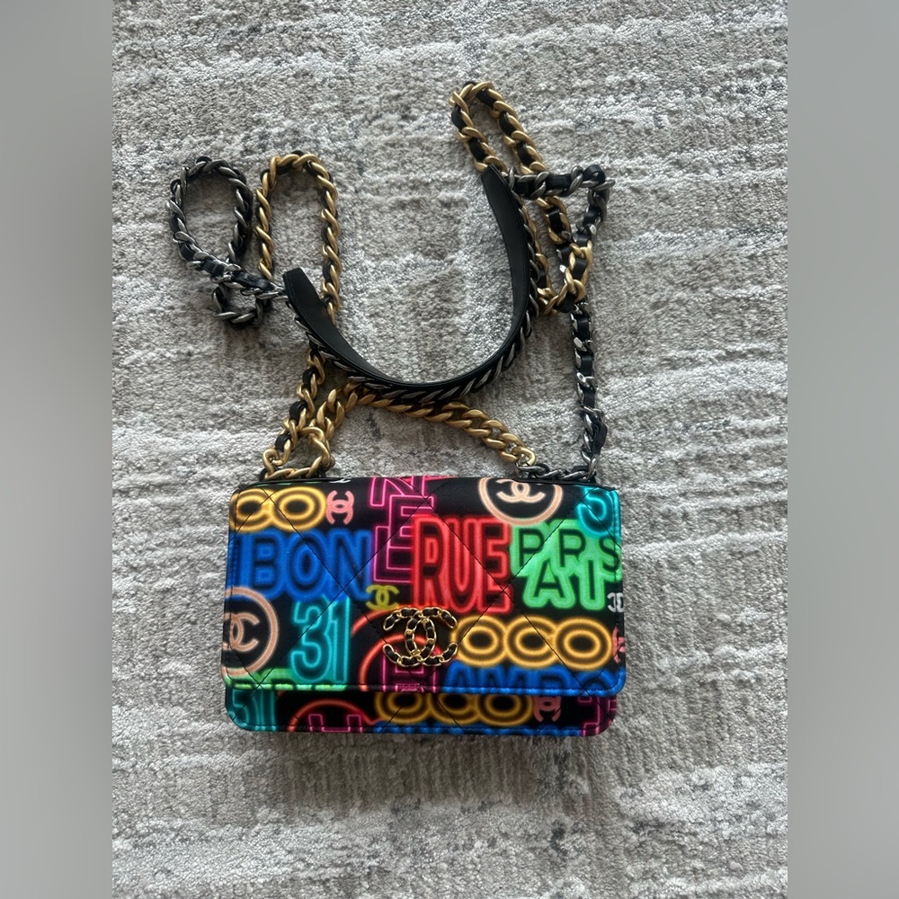 2021 CHANEL graffiti WOC with mix metal chain strap